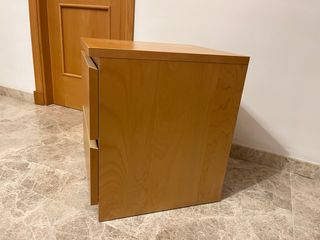 Mesita de noche de madera Ikea