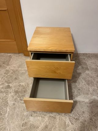 Mesita de noche de madera Ikea