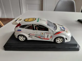 Coche miniatura Ford Focus Rally Burago