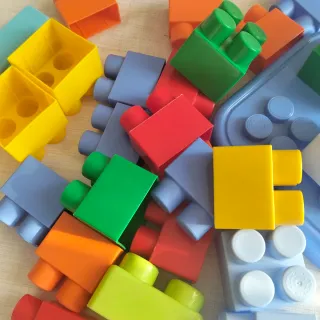 Scatola cubetti tipo Lego 30 pezzi