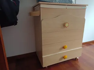 Cómoda cambiador Brevi con bañera