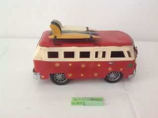 Furgoneta decorativa vintage de chapa