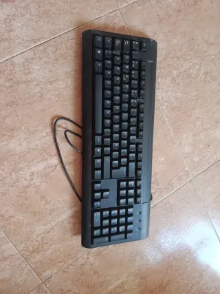 Teclado de ordenador negro