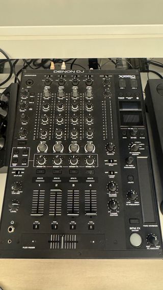 Mesa de Mezcla Denon DJ X1850 Negra