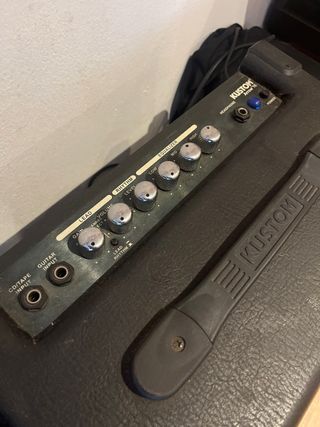 Amplificador Kustom Arrow 16 Celestion