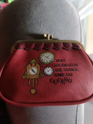 Monedero con diseño Tick Tock Vendula London