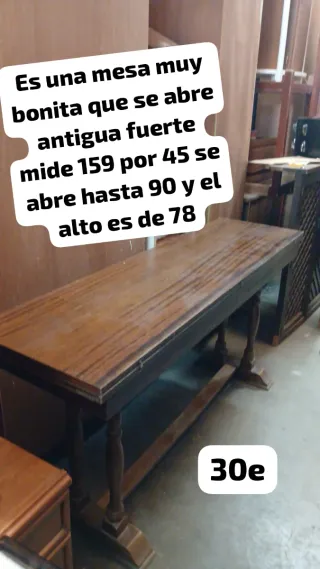 Mesa extensible antigua de madera