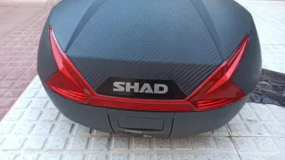 Baúl Shad SH47 Negro/Rojo