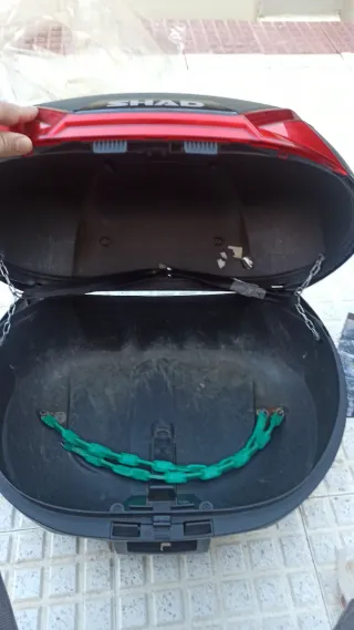 Baúl Shad SH47 Negro/Rojo