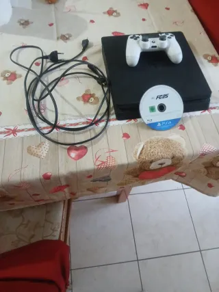 PS4 + Gioco FC25 + Controller Bianco