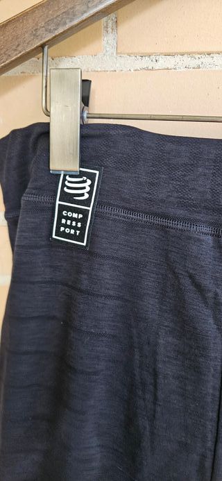 Pantalones Compressport Negros