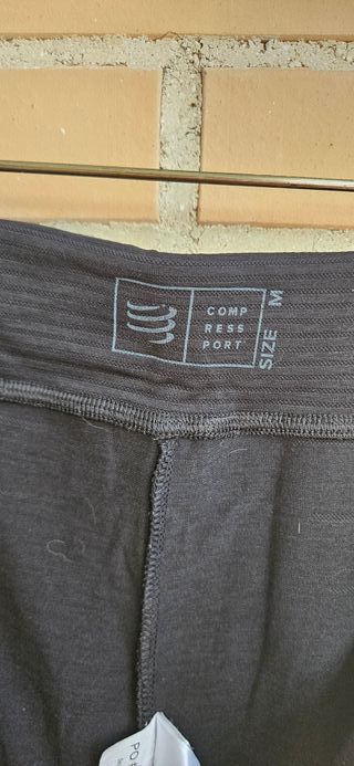 Pantalones Compressport Negros