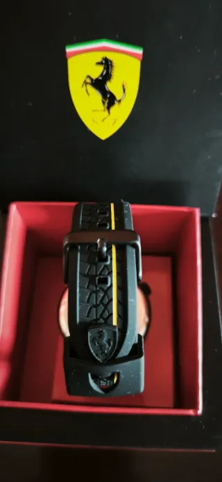 Reloj Ferrari Negro y Amarillo