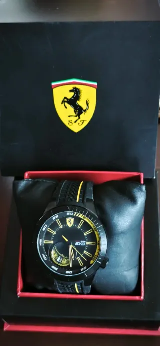 Reloj Ferrari Negro y Amarillo