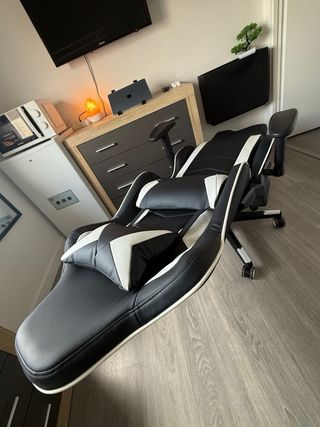 Silla Gaming Reclinable Negra y Blanca