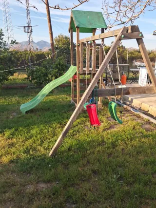 Parque infantil madera y tobogán