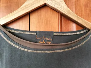 Camiseta Ian Mosh verde y gris