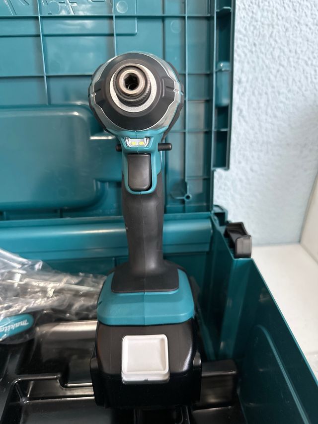 Atornillador Makita DTD152RTJ 18V