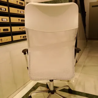Silla de oficina ejecutiva con ruedas