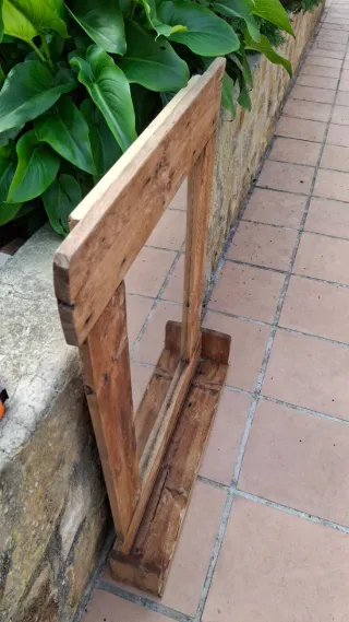 Espejo rústico de madera con repisa