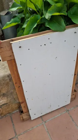 Espejo rústico de madera con repisa