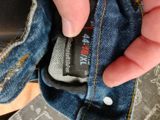 vaqueros de moto Raider mod hombre y modelo mujer