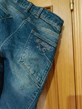 vaqueros de moto Raider mod hombre y modelo mujer