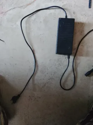 Cargador Patinete Eléctrico