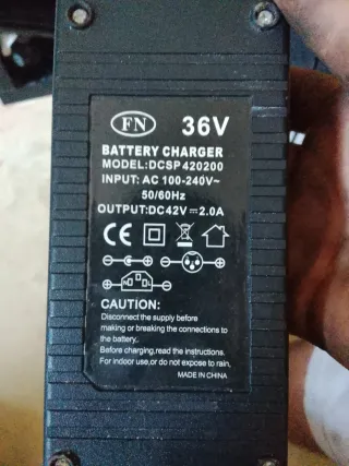 Cargador Patinete Eléctrico