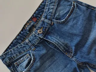 Pantalón vaquero largo.