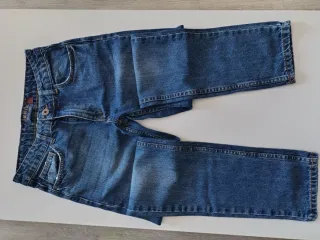 Pantalón vaquero largo.