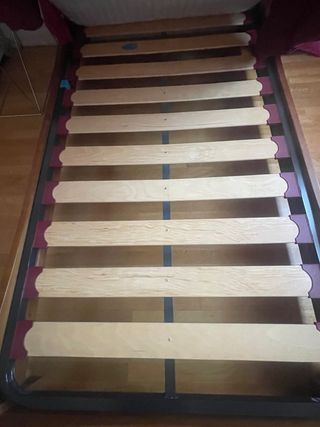 Cama 105 con colchón y mesilla