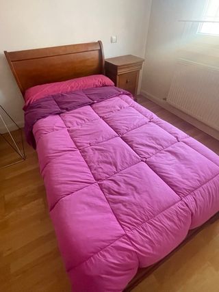 Cama 105 con colchón y mesilla