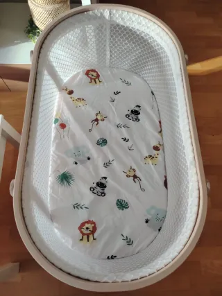 Moisés + 2 colchones + 2 bajeras + protector