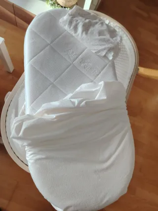 Moisés + 2 colchones + 2 bajeras + protector