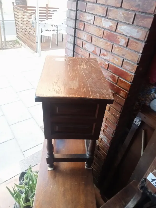 Mesita de noche de madera alto 64cm largo 50cm anc