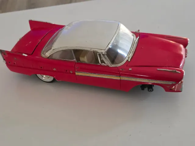 Coche clásico Plymouth Fury 1957 1:18