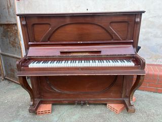 Piano de pared Goldstein