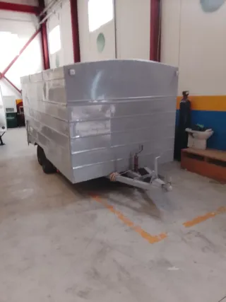 Remolque cerrado metálico