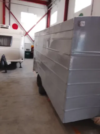 Remolque cerrado metálico