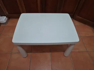 Mesa infantil IKEA blanca
