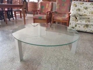 Mesa baja redonda cristal patas plata