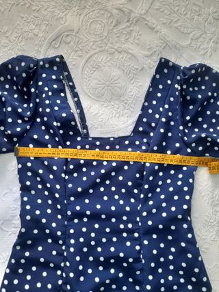 Vestido de flamenca azul con lunares blancos