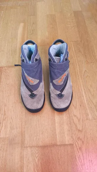 Botas Salomon Beige y Azul