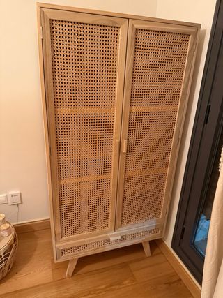 Armario madera y ratán