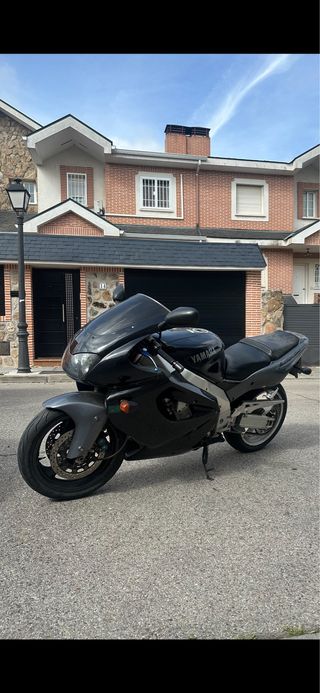 Yamaha YZF 1000 Thunderace Negra