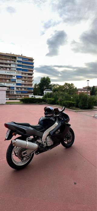 Yamaha YZF 1000 Thunderace Negra