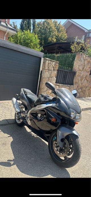 Yamaha YZF 1000 Thunderace Negra