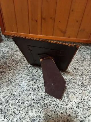 Marco repujado vintage cuero