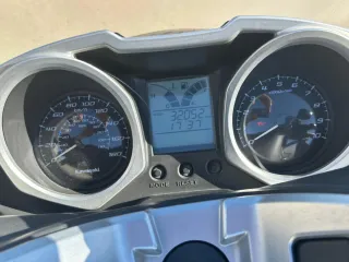 Kawasaki J300 Maxi Scooter Negra y Verde